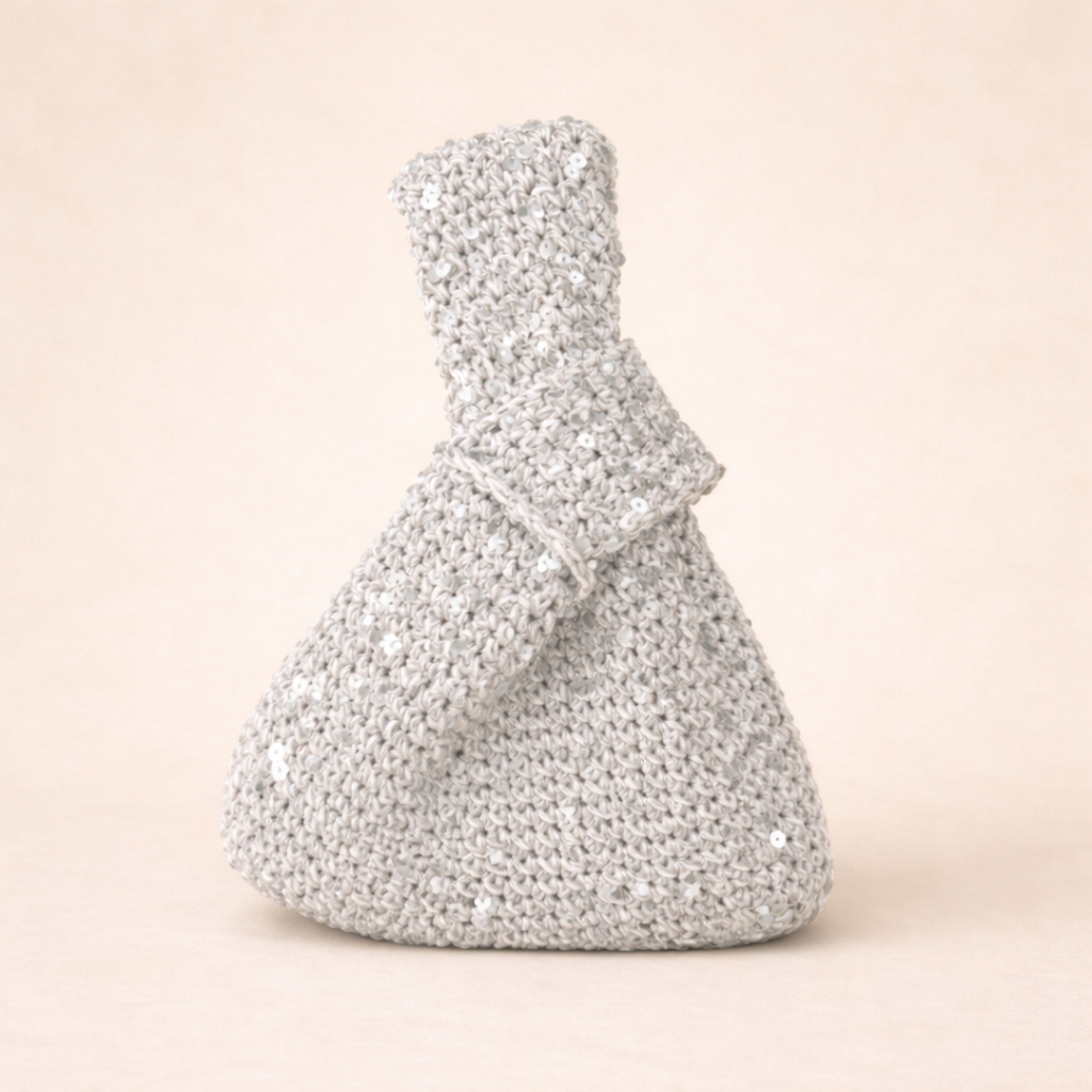 Bolso mini gala tejido a mano en crochet con lentejuelas plateadas, diseño japonés